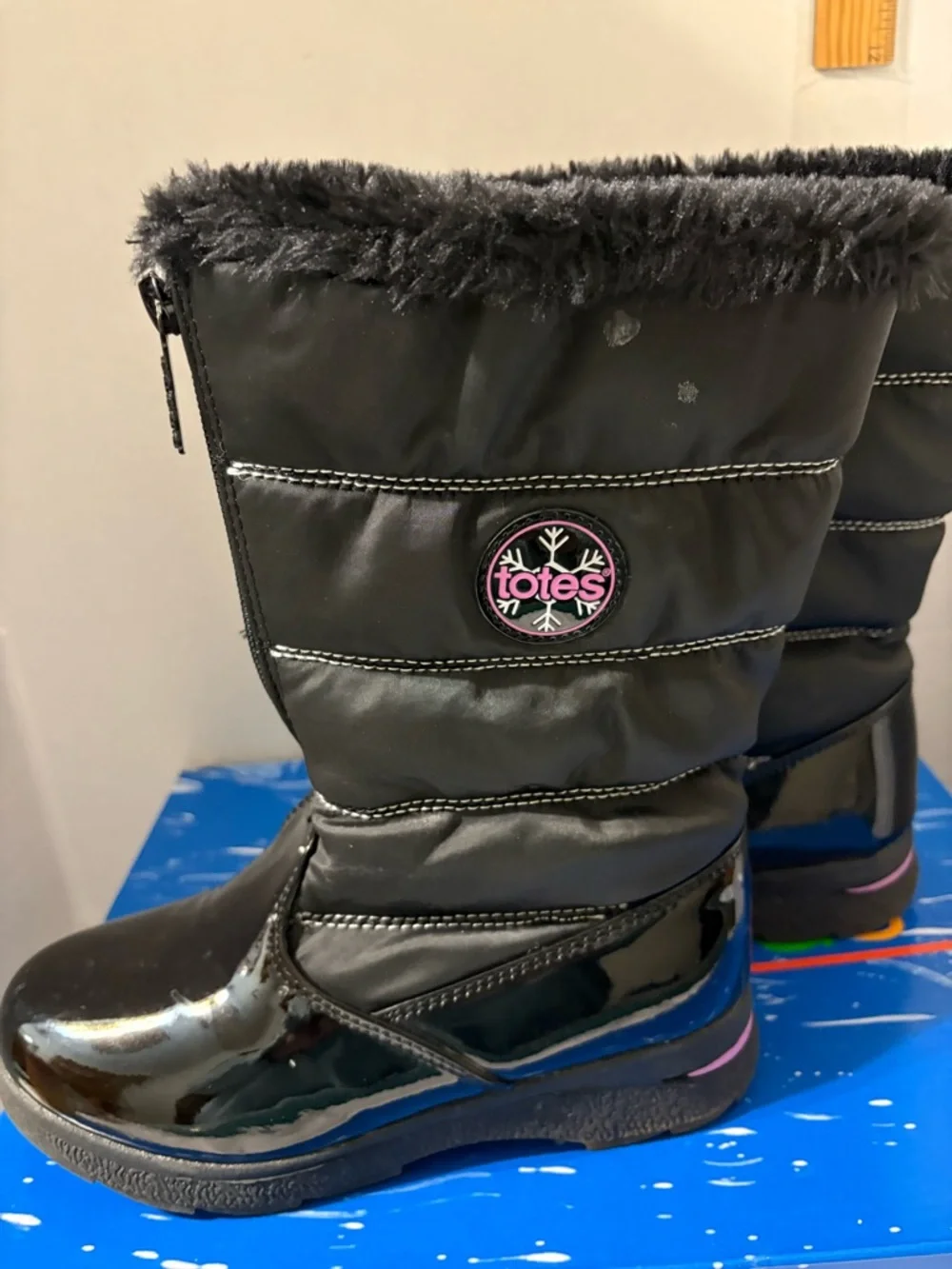 Totes girls SZ 3 black waterproof snow boots zip front closure‎ faux fur collar